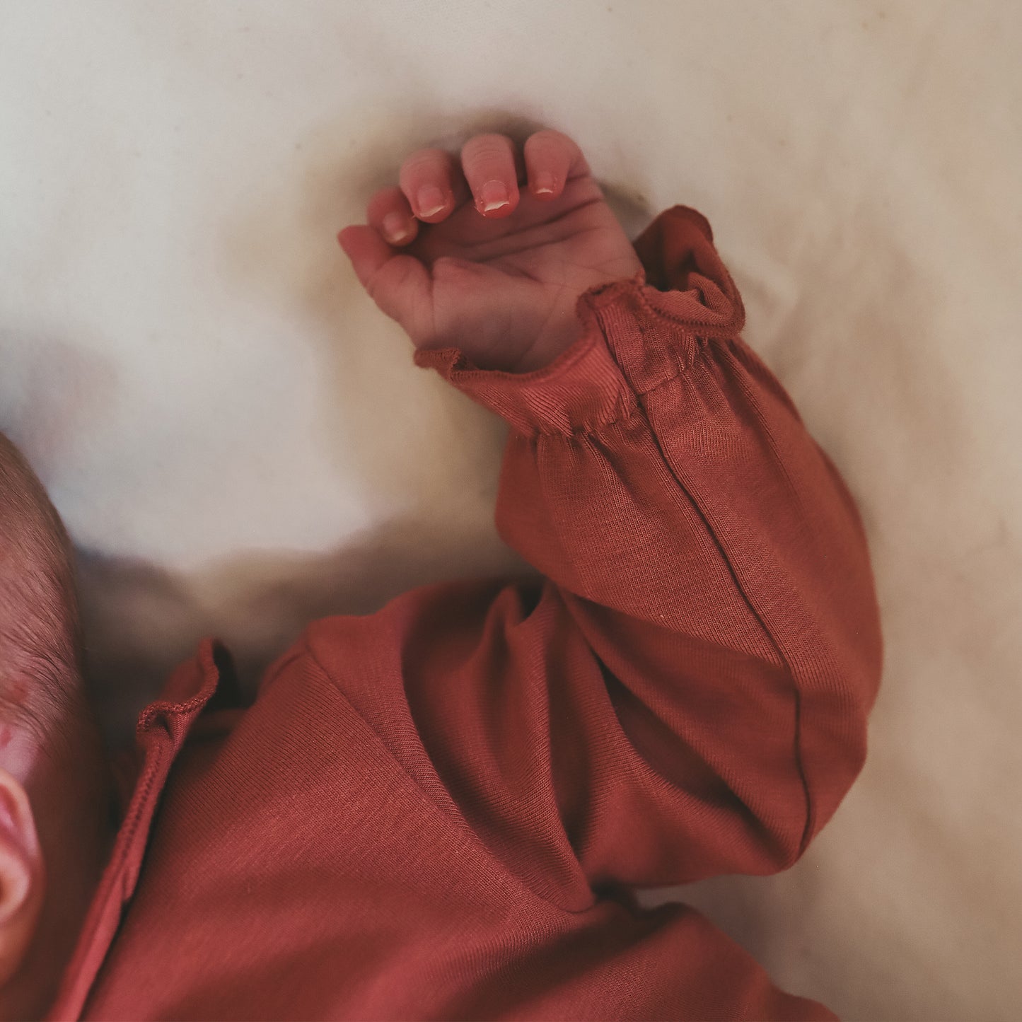 SOLID RUFFLE LONGSLEEVE WITHERED ROSE